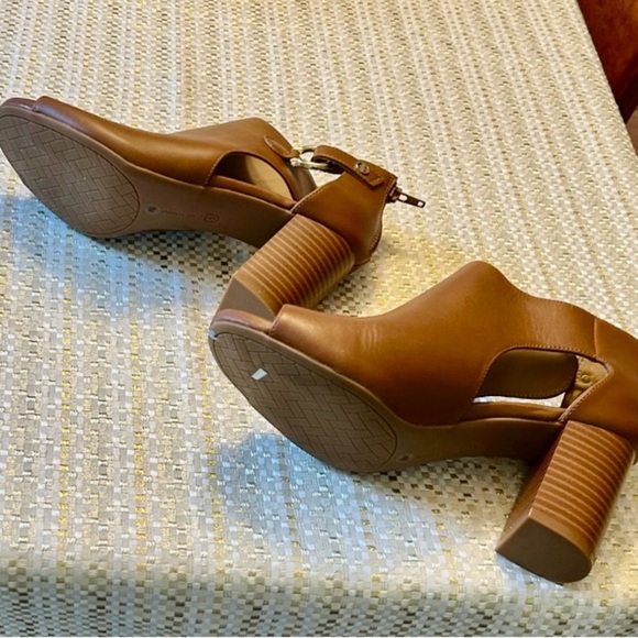 Giani Bernini Brown Peep-Toe Gold Buckle Horse Bit Block Heel Shooties size 8.5 - Picture 13 of 15